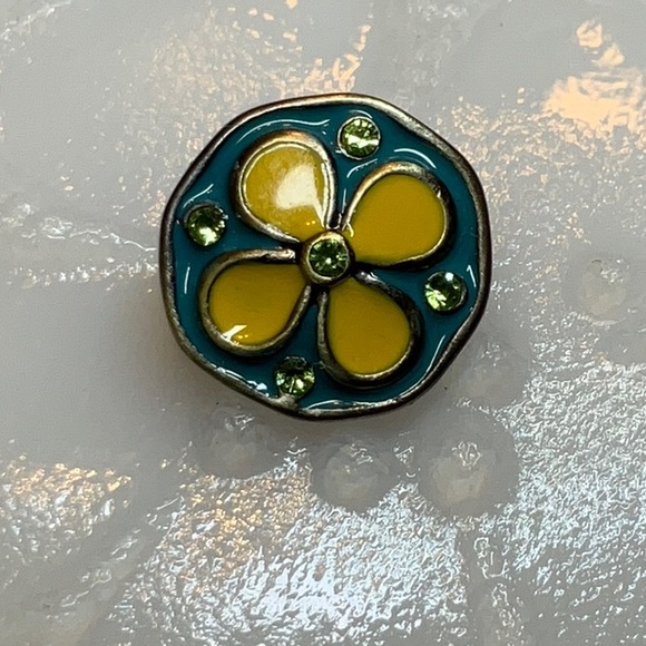 Petite Ginger Snap 12mm silver-toned blue and yellow enamel flower - Picture 1 of 2
